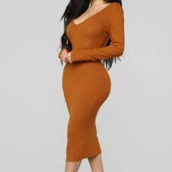 Fashion Nova For The Thrill Of It Midi Dress - Rust -Fashion Nova Dresses Shop 02 04 19 Studio 2 DV 11 23 36 RD33316L Rust 4711 JD scaled