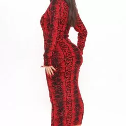 Fashion Nova Saucy Snake Sweater Midi Dress - Red/Black -Fashion Nova Dresses Shop 02 09 21Studio2 MS SD 14 57 47 38 N0136D RedBlack 4904 KL