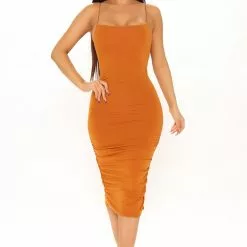 Fashion Nova Everyday Ruched Midi Dress - Rust