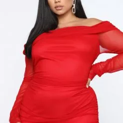 Fashion Nova Top Trend Ruched Maxi Dress - Red -Fashion Nova Dresses Shop 02 25 20 studio 4 DM ES 13 25 54 27 D3100 Red P PLUS 7883 WG