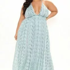 Fashion Nova Tulum Waters Maxi Dress - Teal -Fashion Nova Dresses Shop 03 01 22Studio2 CE LT 09 36 51 2 SD03200101FN Teal 0167 PLUS KL