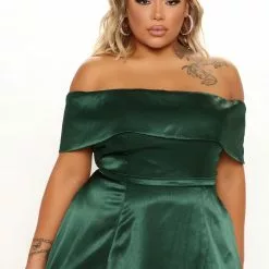 Fashion Nova Naomi Off Shoulder Maxi Dress - Emerald 15 Fashion Nova Naomi Off Shoulder Maxi Dress - Emerald -Fashion Nova Dresses Shop 09 09 21Studio2 PA MJ 11 36 32 25 MF26022 Emerald 15264 PLUS WG