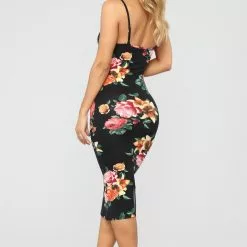 Fashion Nova Body Moves Midi Dress - Black Floral 21 Fashion Nova Body Moves Midi Dress - Black Floral -Fashion Nova Dresses Shop 09 14 18 Studio 2 13 24 51 JD19788AP Black0613 JF scaled