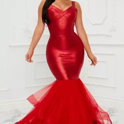 Fashion Nova Mermaid Fresh Out Of Fashion Week Dress - Red