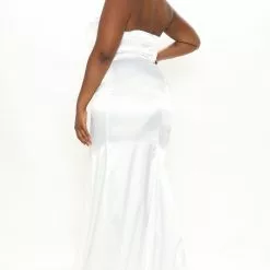 Fashion Nova Celebration Time Satin Gown - White 16 Fashion Nova Celebration Time Satin Gown - White -Fashion Nova Dresses Shop 11 24 21Studio3 ME TB 11 52 09 31 FNT380 White 8315 PLUS KL