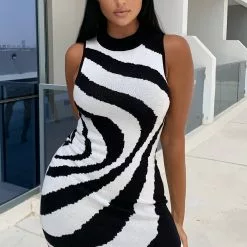 Fashion Nova Pull Up On Scene Midi Dress - Black/White